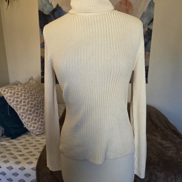 Neiman Marcus Exclusive 100% Silk Ribbed Turtleneck Sweater Cream M NWT - Picture 7 of 16